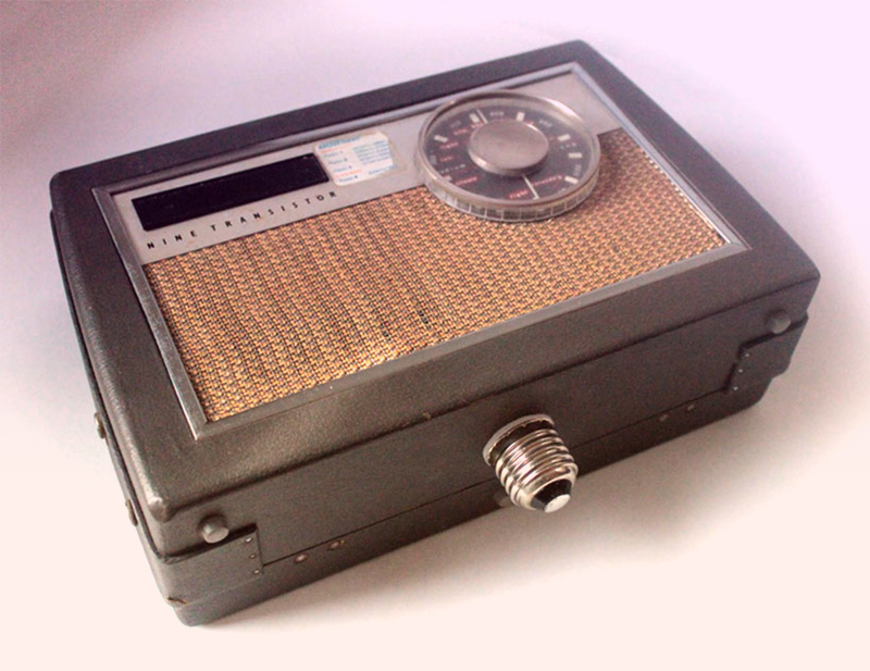 Illustration for article titled "Sound Bulbs" Are Vintage Speakers That Screw Right into Light Sockets